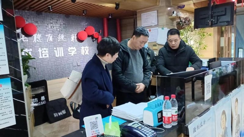 K12网课的价格主要由以下几部分构成：